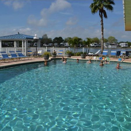 Winter Quarters Encore Manatee Rv Resort Bradenton Exterior foto