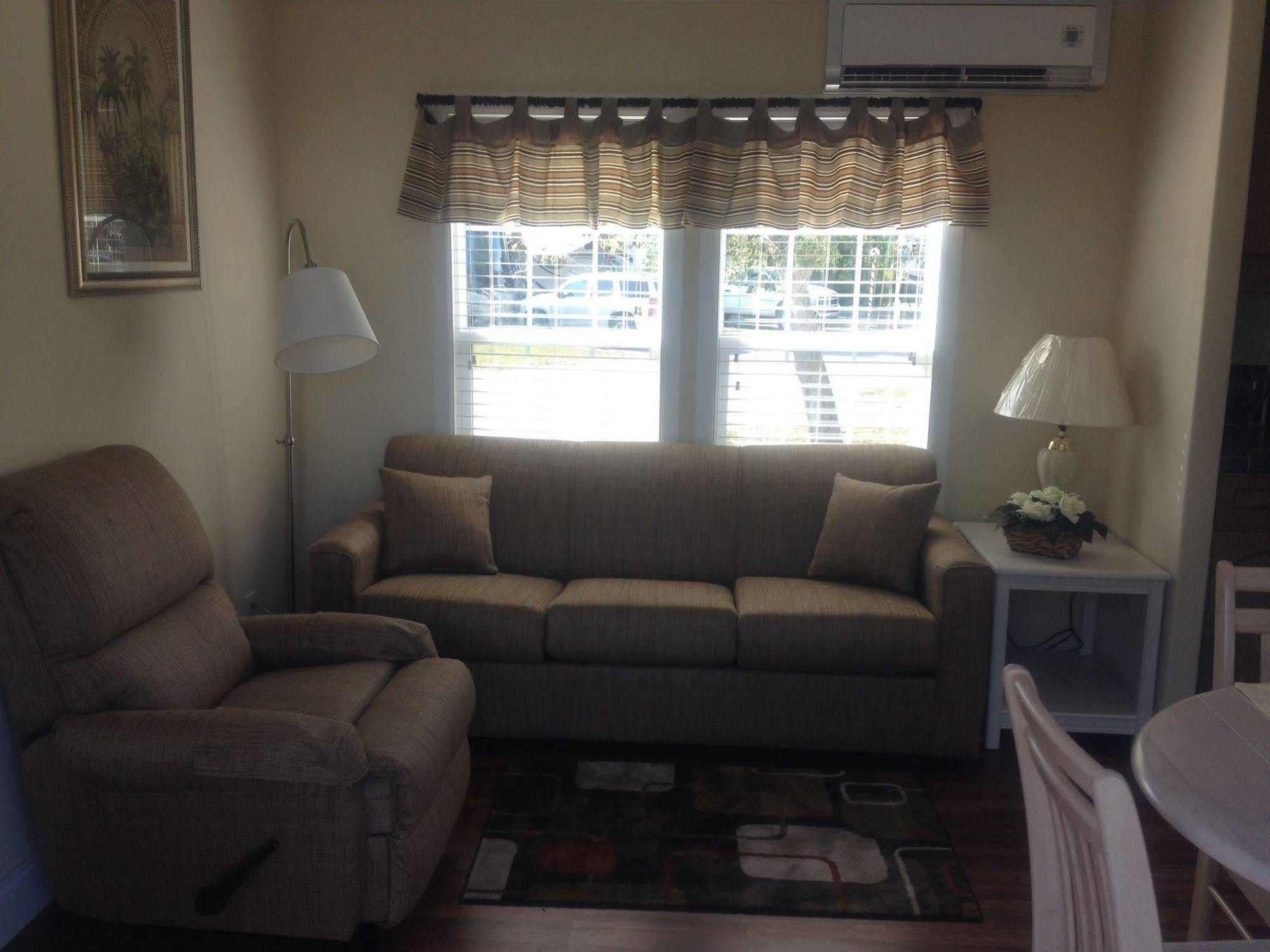 Winter Quarters Encore Manatee Rv Resort Bradenton Exterior foto