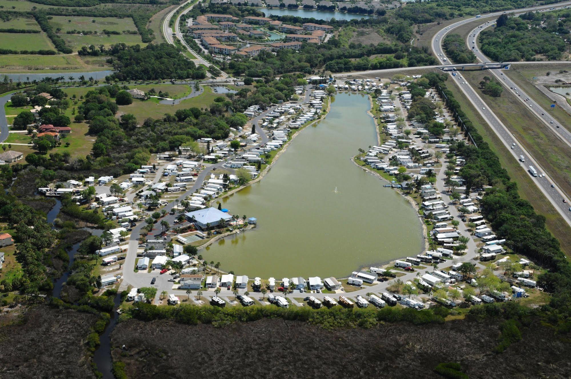 Winter Quarters Encore Manatee Rv Resort Bradenton Exterior foto
